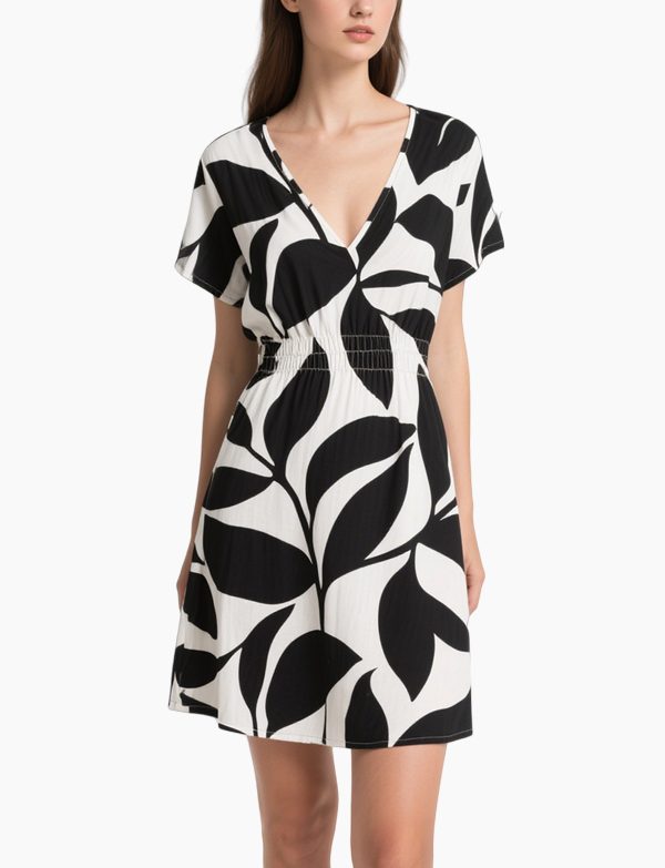 womens-blouse-mini-skirt-suitable-for-beach-trips